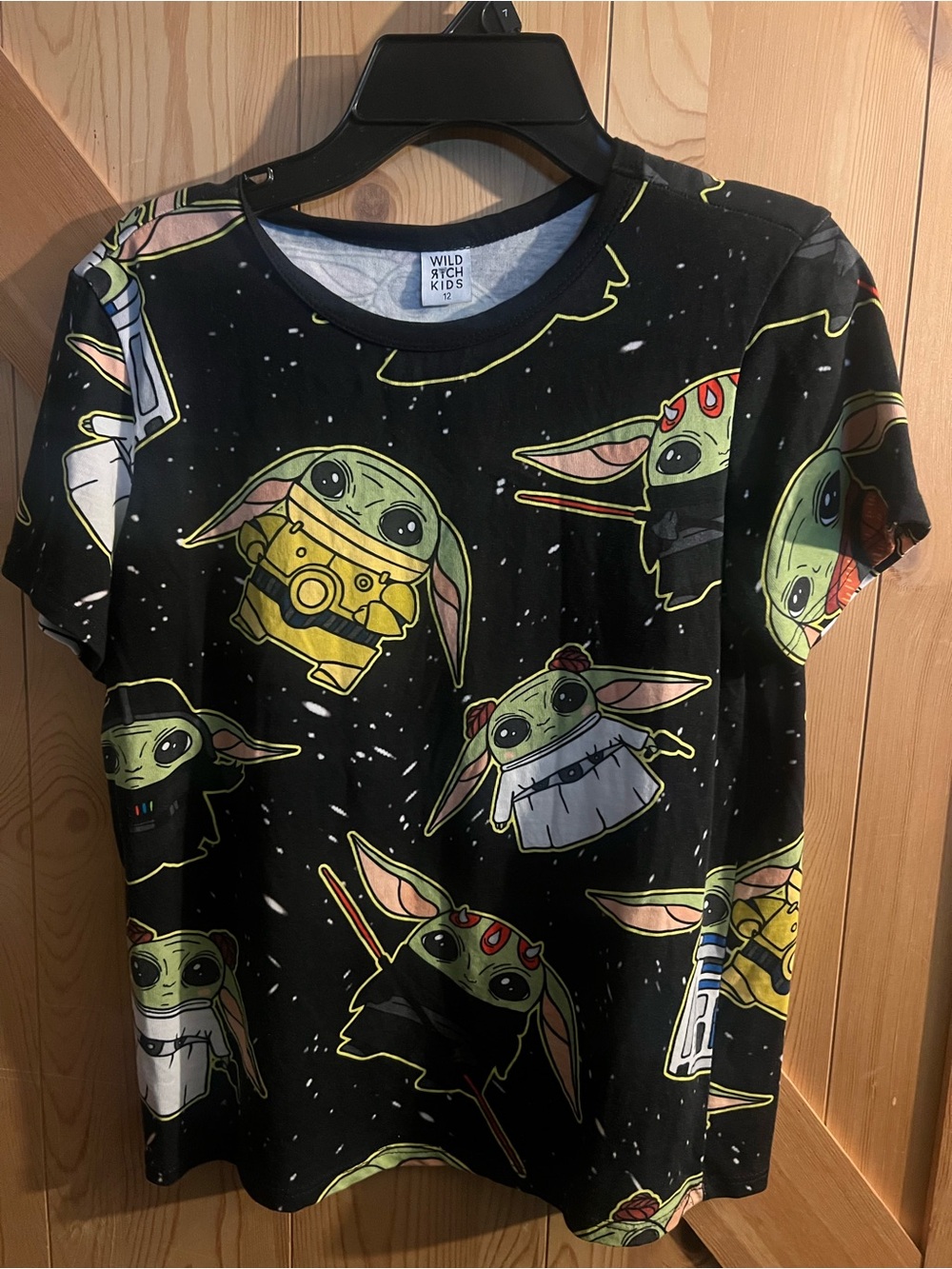 Wild Fable Kids Black Short Sleeve Tee with baby yoda